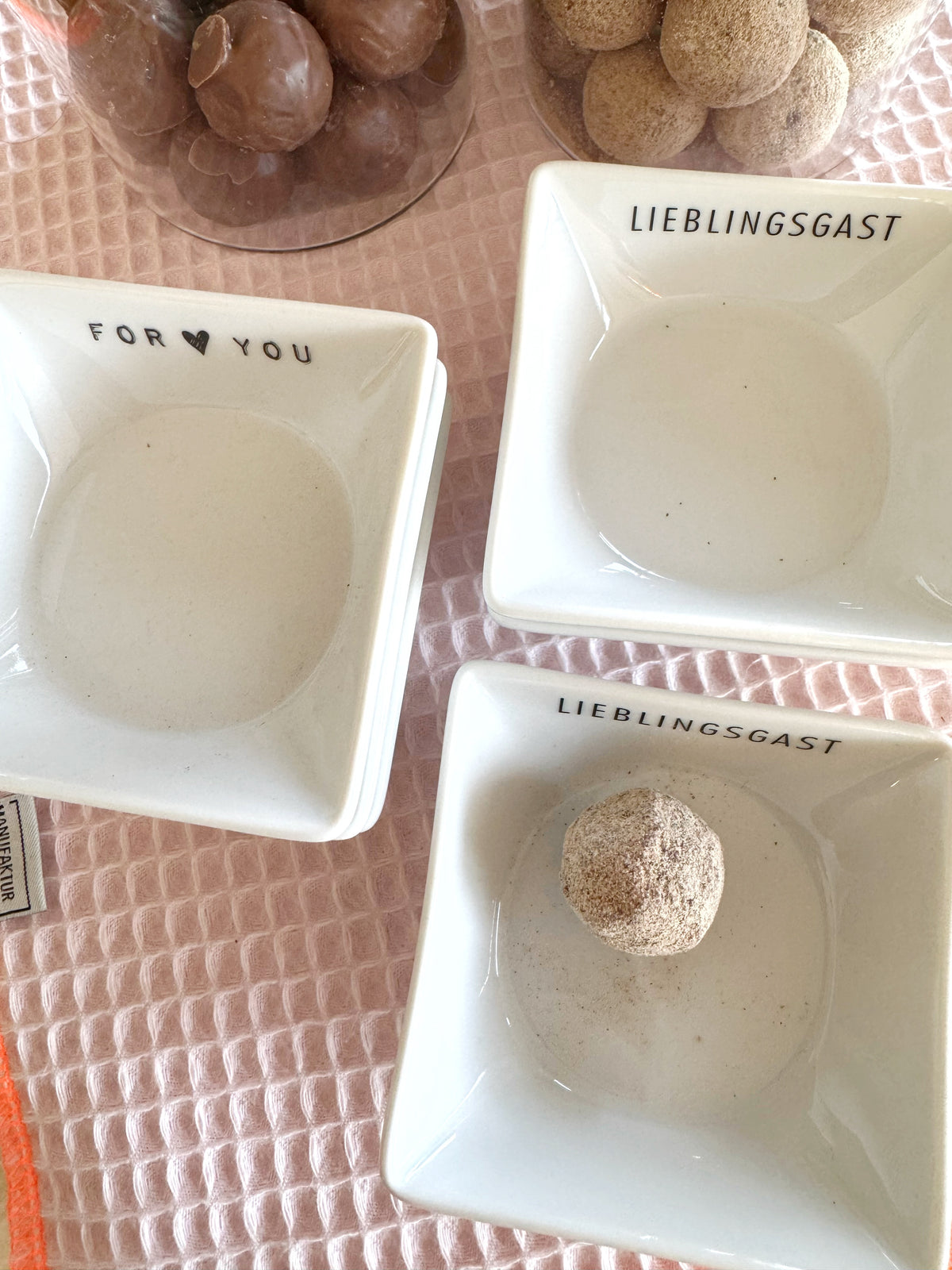 minischalen von Goldscherben Aufdruck bei Stadtrand
stil