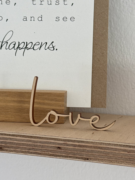 Schriftzug "love & "Freude"