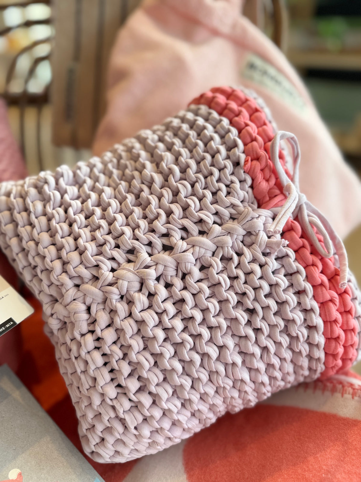 kleines rosa Kissen handgestrickt Baumwolle Recyclingmix Rückseite