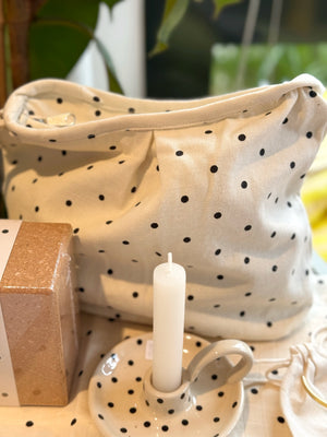 Kosmetiktasche dots ecru schwarz und Kerzenhalter bei Stadtrand Stil
