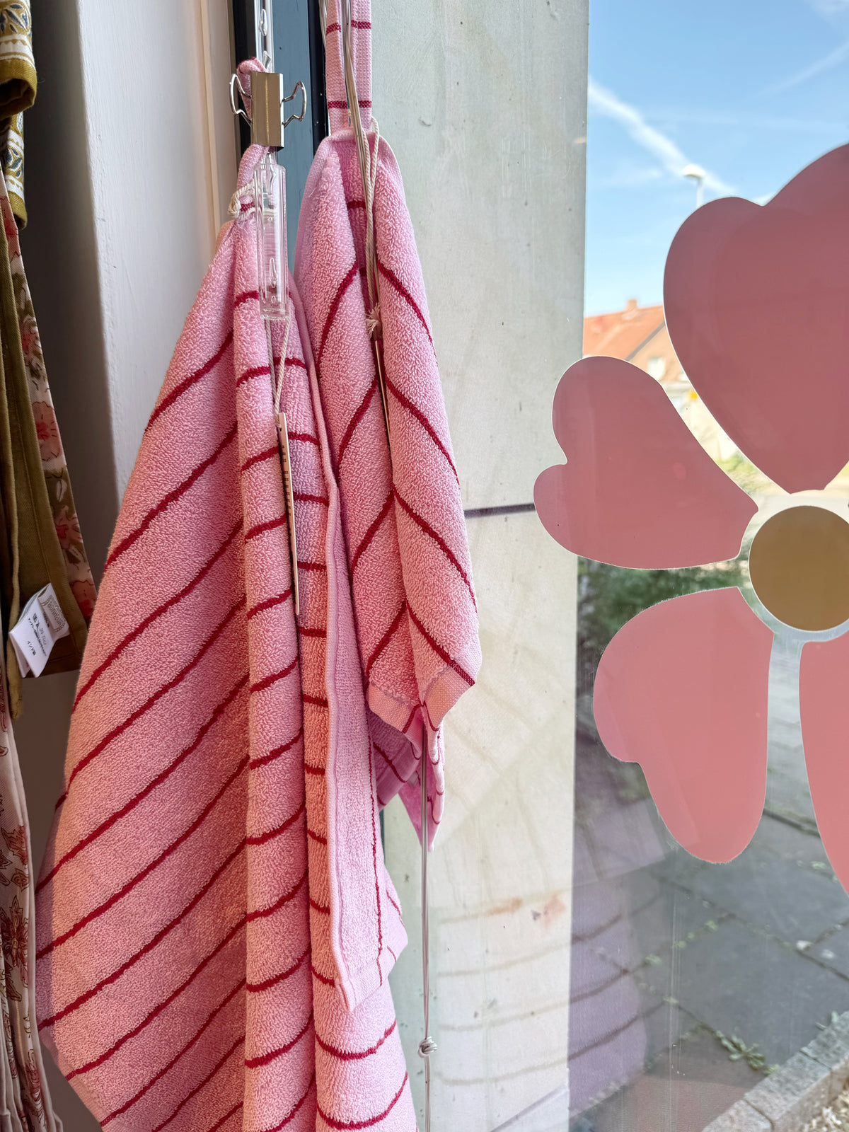 rosa rote Frottee Handtücher von bongusta bei stadtrand stil