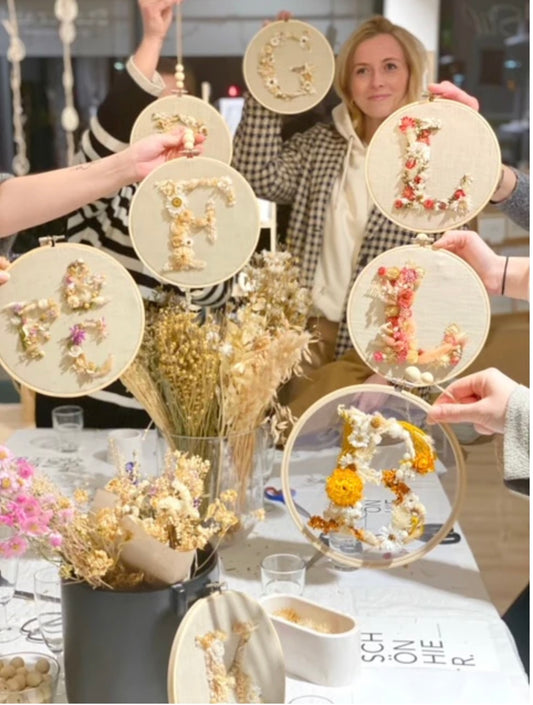 Workshop "Trockenblumen Monogramm" für JGA, Mädelsabende oder Geburtstage (ab 7 Personen)