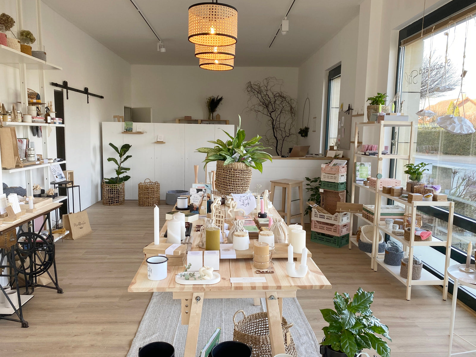 Einblick in das Ladengeschäft von Stadtrand Stil
