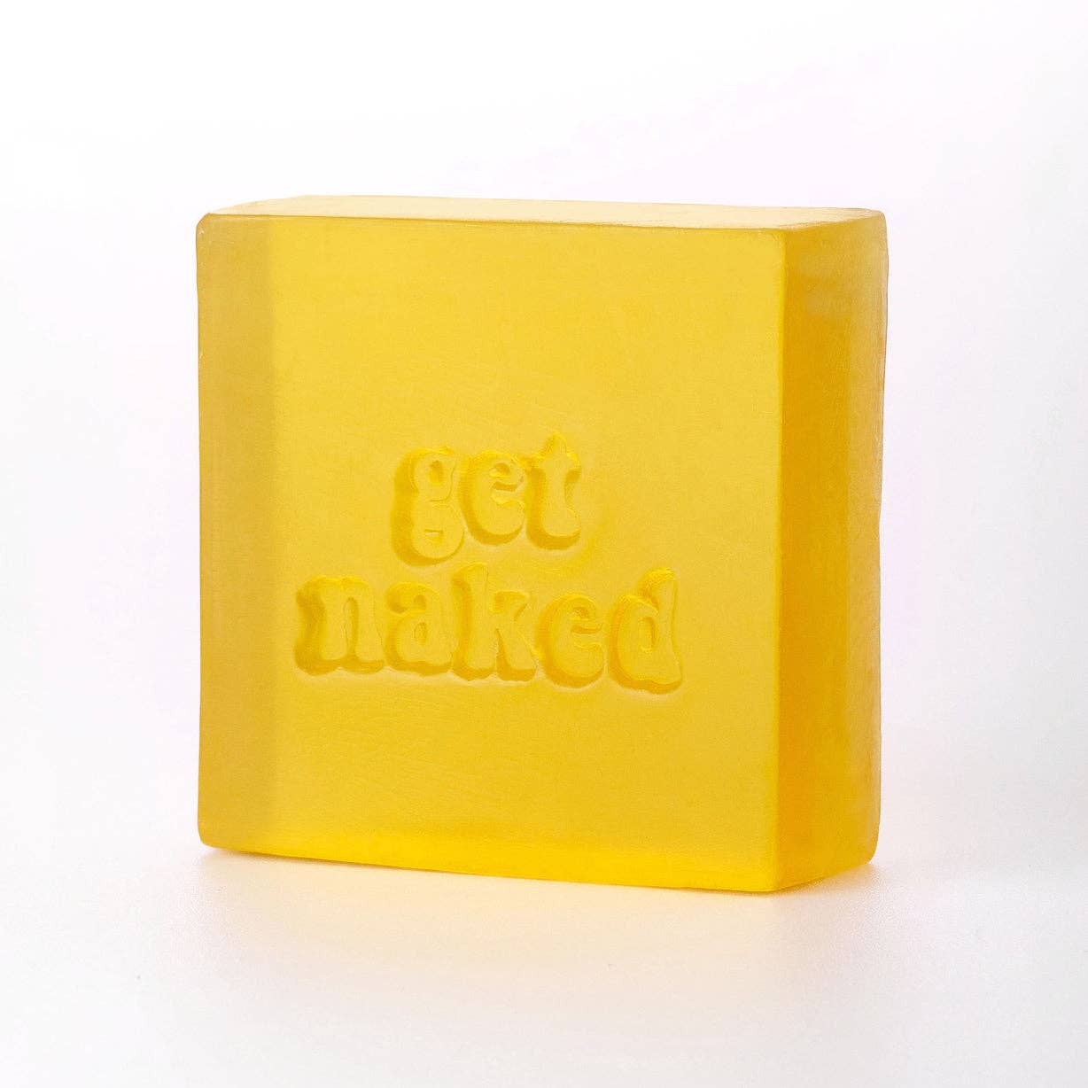 gelbe, leicht transparente seife mit dem Aufdruck gut naget, aufgeschäumt am Waschbeckenrand. dearsoap