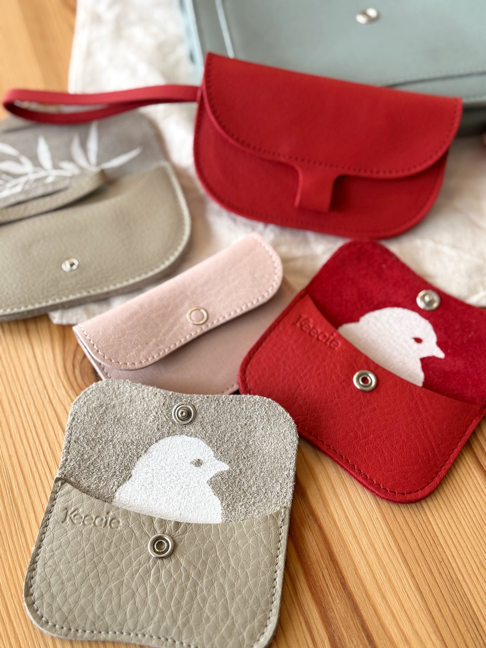 Leder Portemonnaies mit Siebdruck in rot, sand und rosa