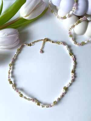 Kette und Armband mit Daisyperlen in grn, weiß und flieder