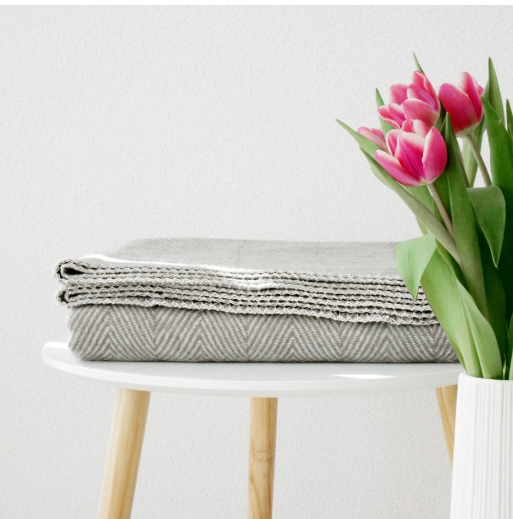 Riema Decke Finn in taube auf dekolletier