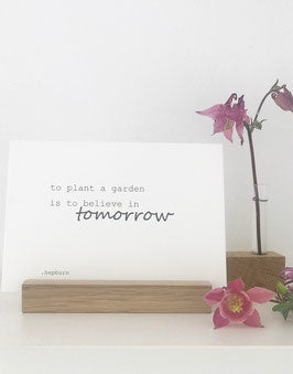 Postkarte Typografie mit Zitat "garden".  von stadtrandstil handmade